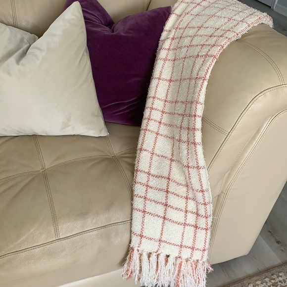 Southern Living Throw Blanket size 50” X 70” - Picture 2 of 7